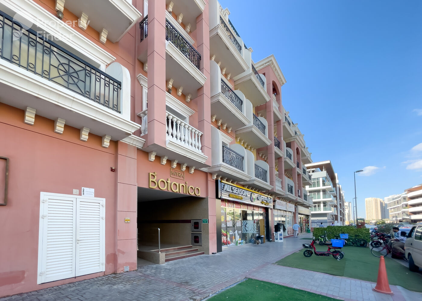 Gallery mosaic item small first