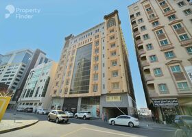 صورة لـ التصميم الخارجي للمبنى في بوابة المدينة
