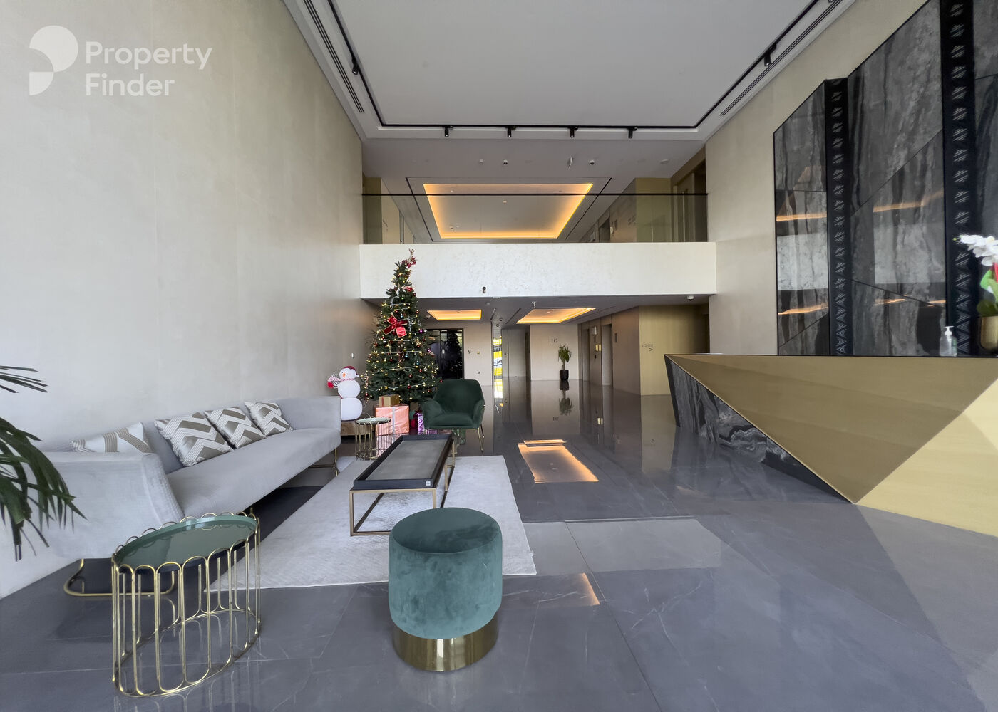 Gallery mosaic item small first