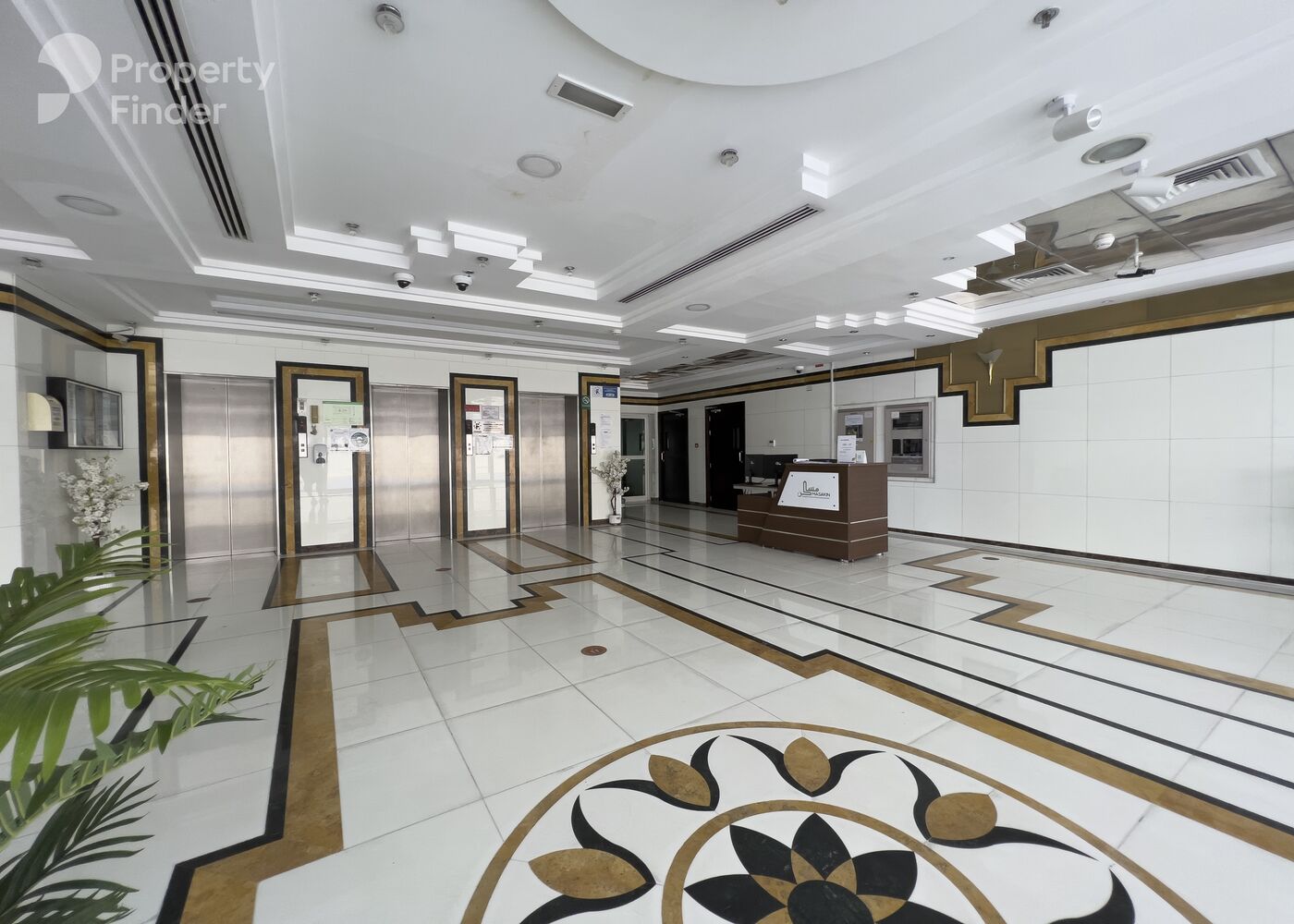 Gallery mosaic item small first