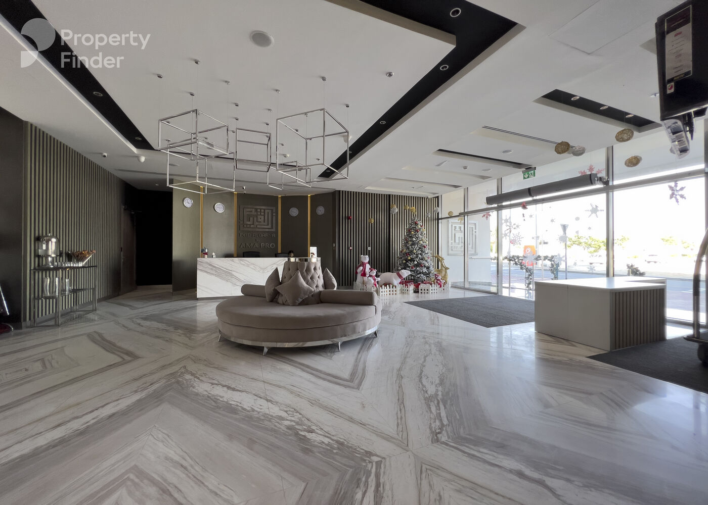 Gallery mosaic item small first