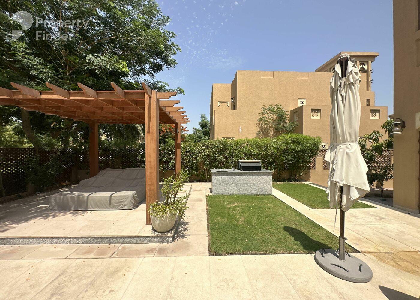 Gallery mosaic item small first