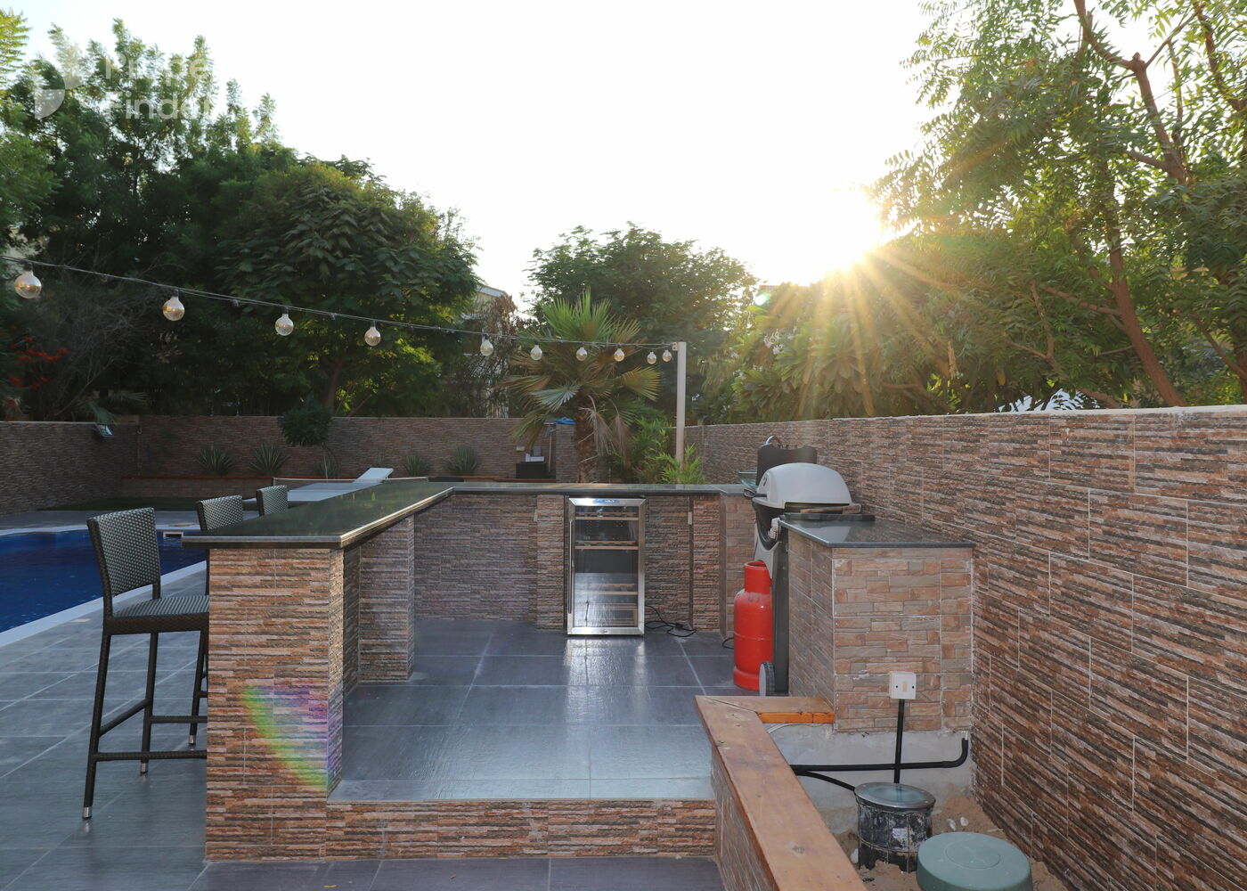 Gallery mosaic item small first