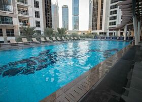 صورة لـ حمام سباحة للكبار في L برج