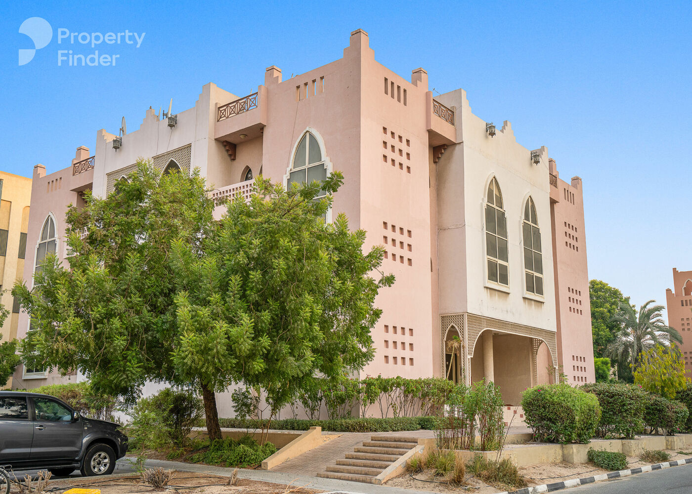 Gallery mosaic item small first