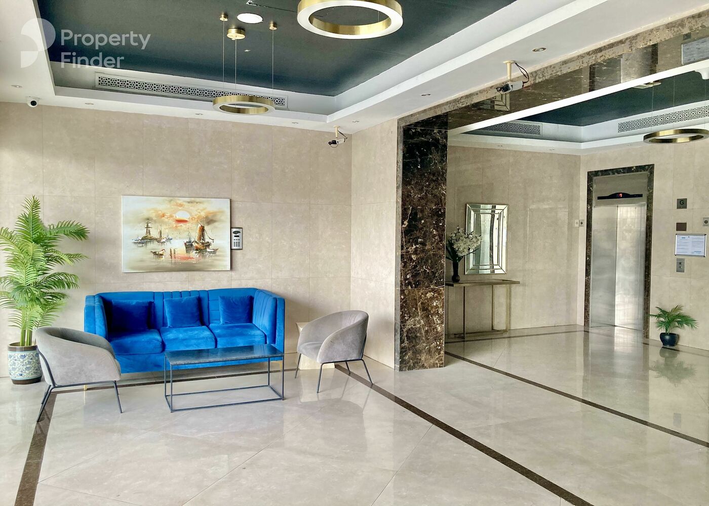 Gallery mosaic item small first