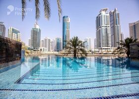 صورة لـ حمام سباحة للكبار في برج فيرفيلد