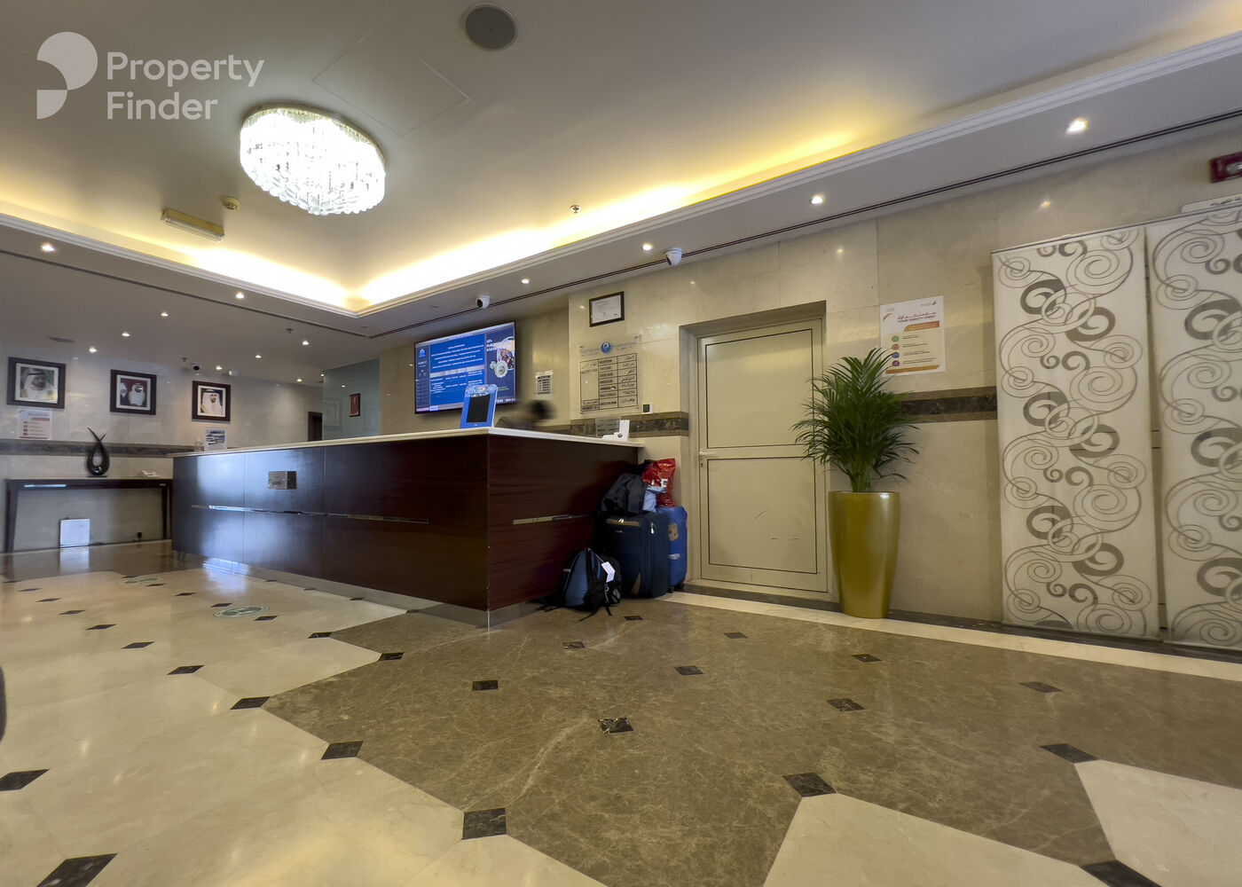 Gallery mosaic item small first