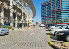 صورة لـ موقف سيارات في سولاريوم