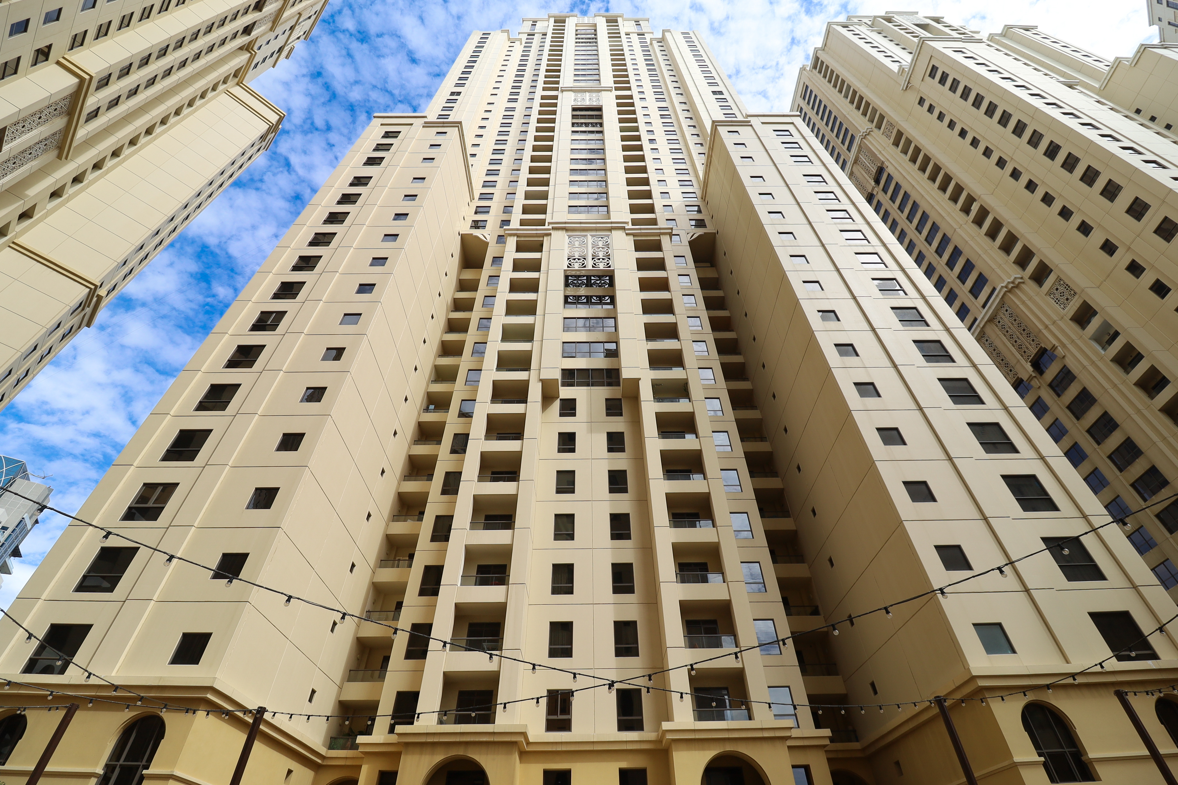 Amwaj 4