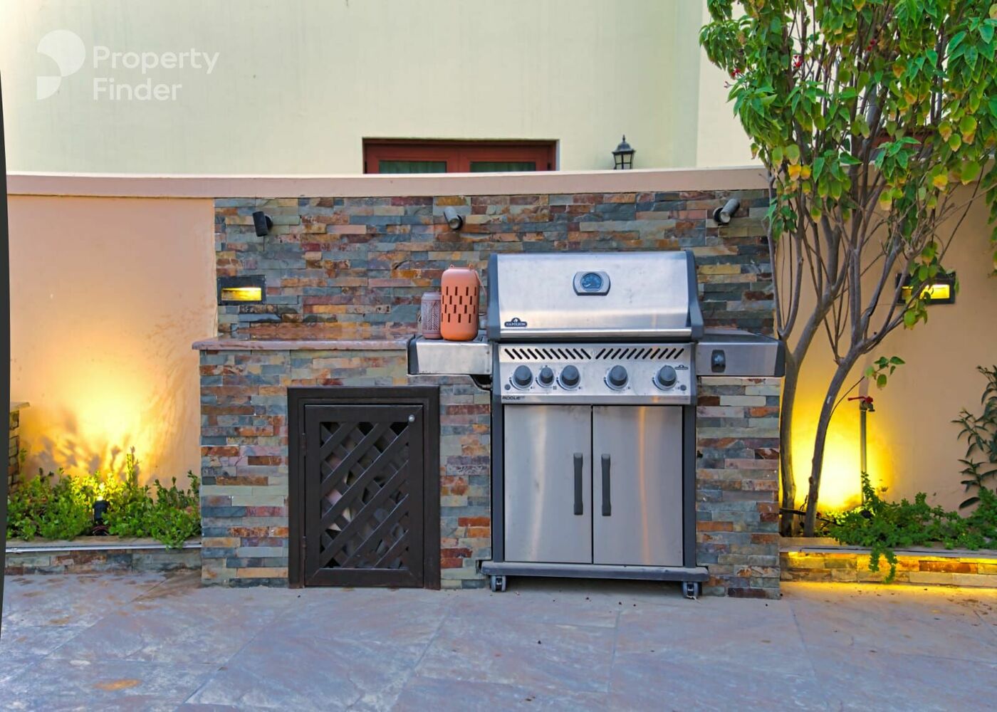 Gallery mosaic item small first