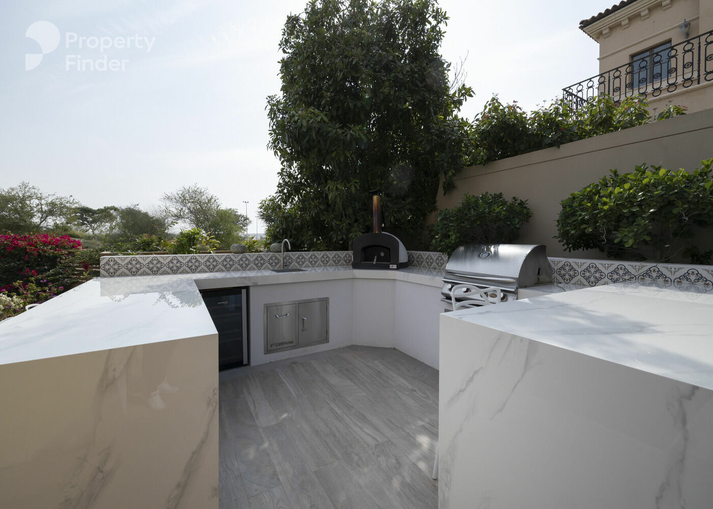 Gallery mosaic item small first