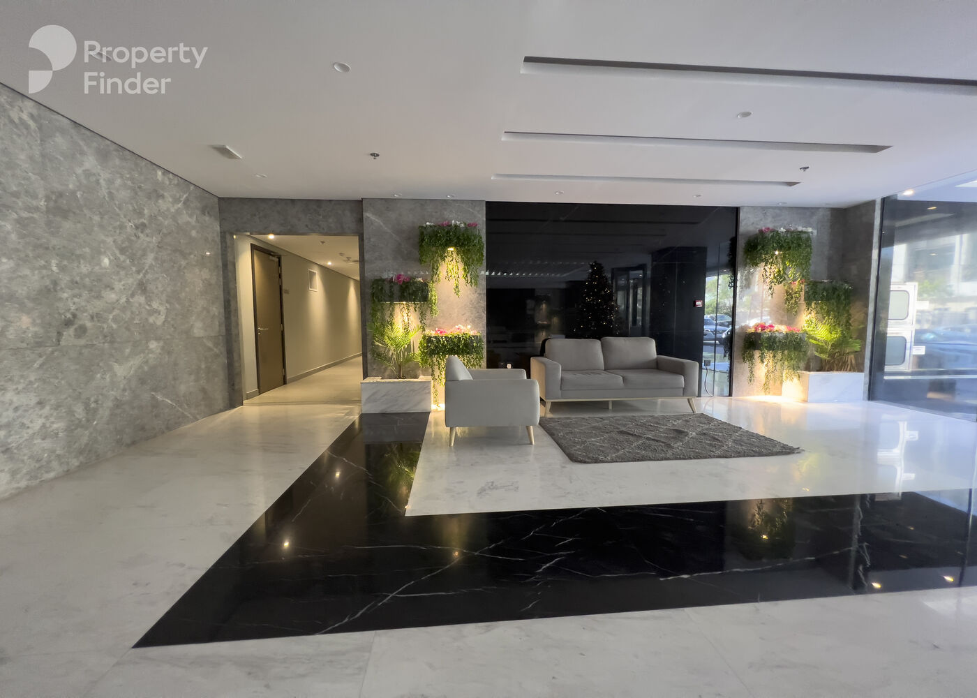 Gallery mosaic item small first