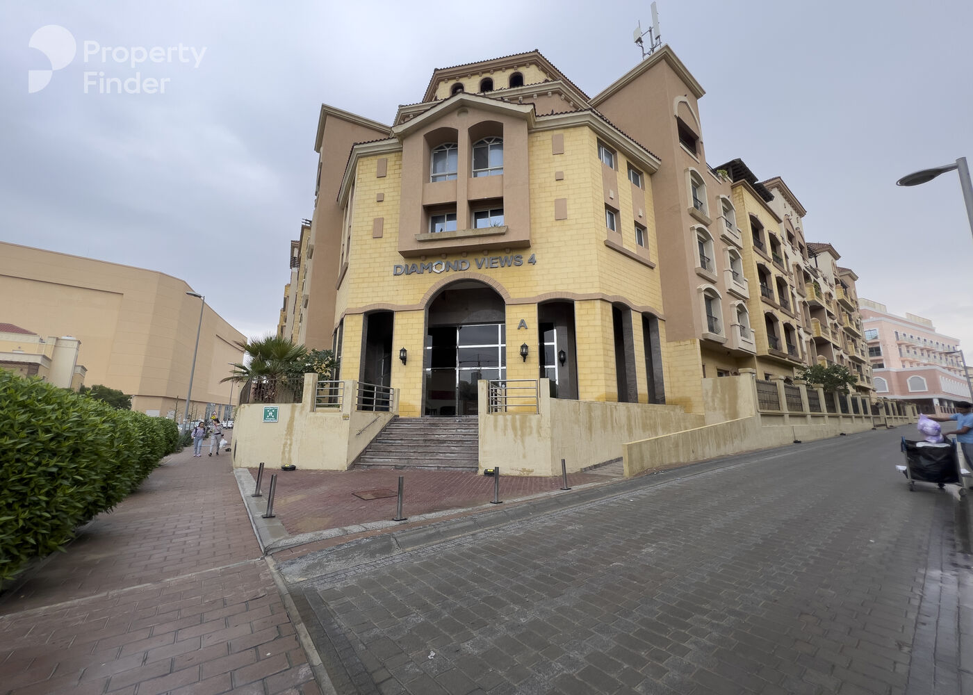 Gallery mosaic item small first