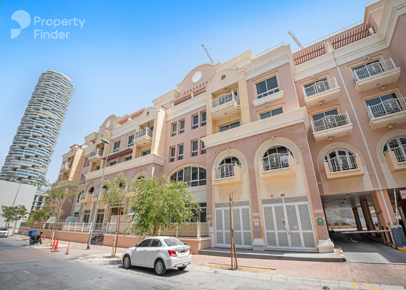 Gallery mosaic item small first