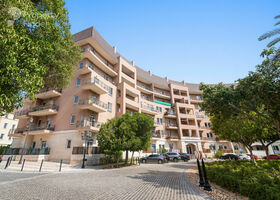 Dickens Circus 2 Towers