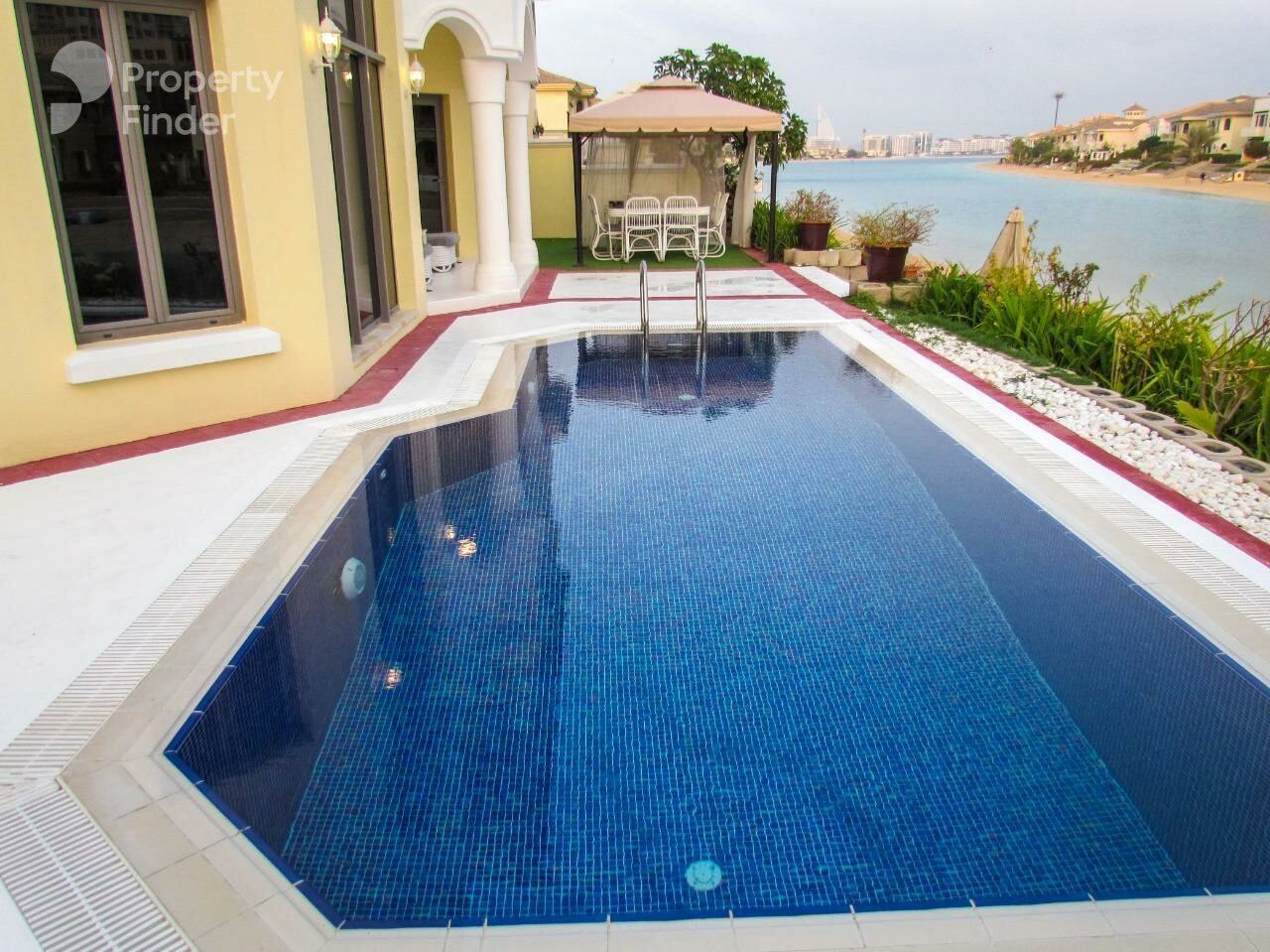 Gallery mosaic item small first