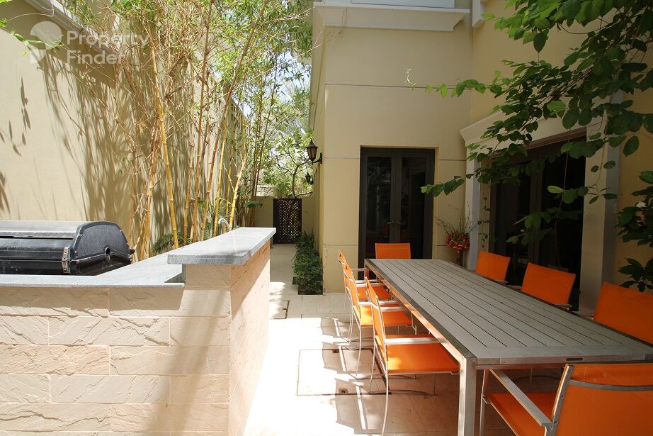 Gallery mosaic item small first