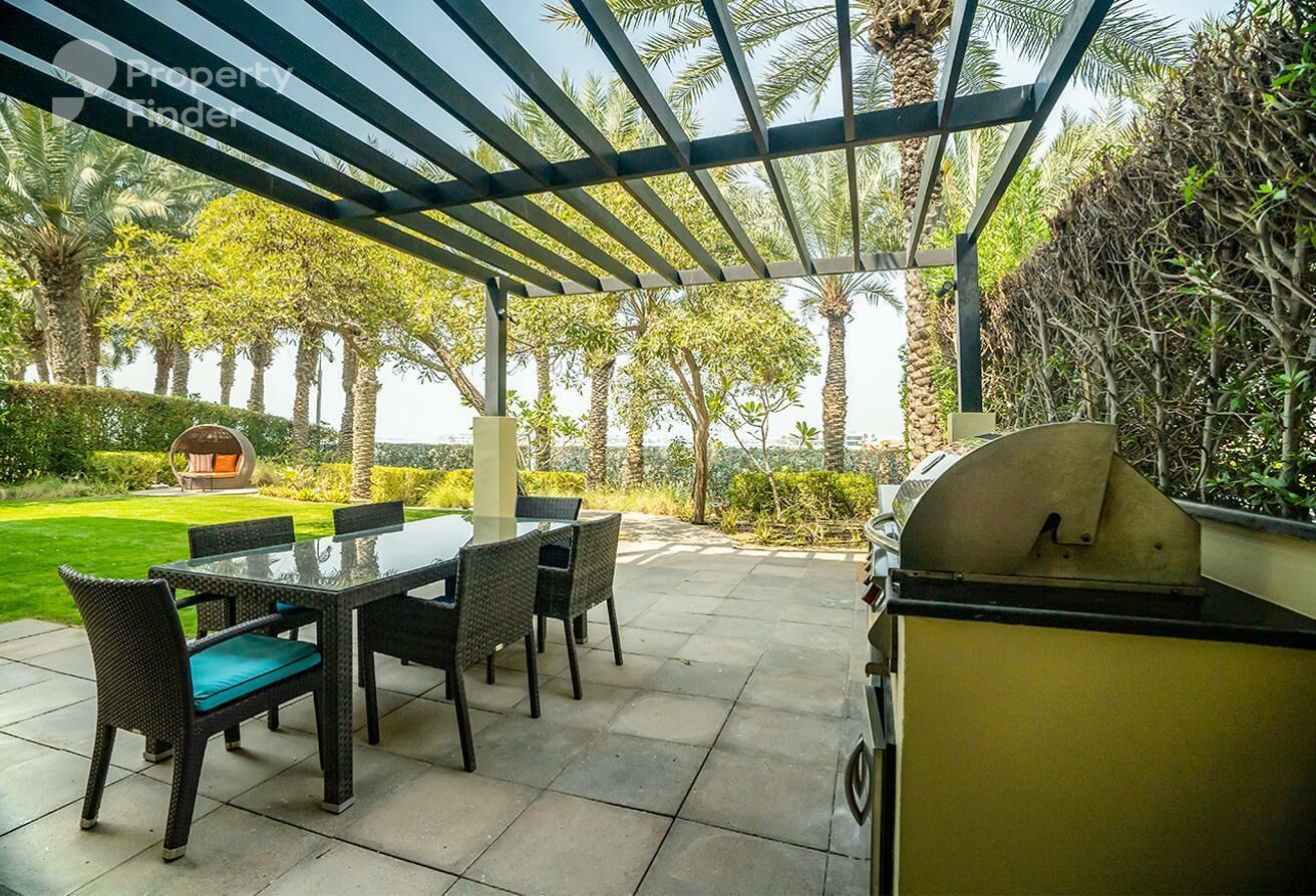 Gallery mosaic item small first