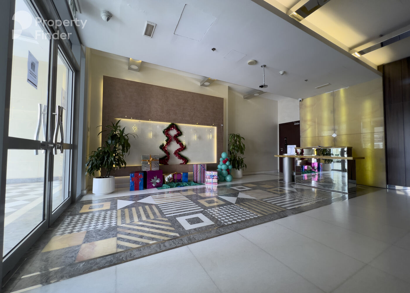 Gallery mosaic item small first