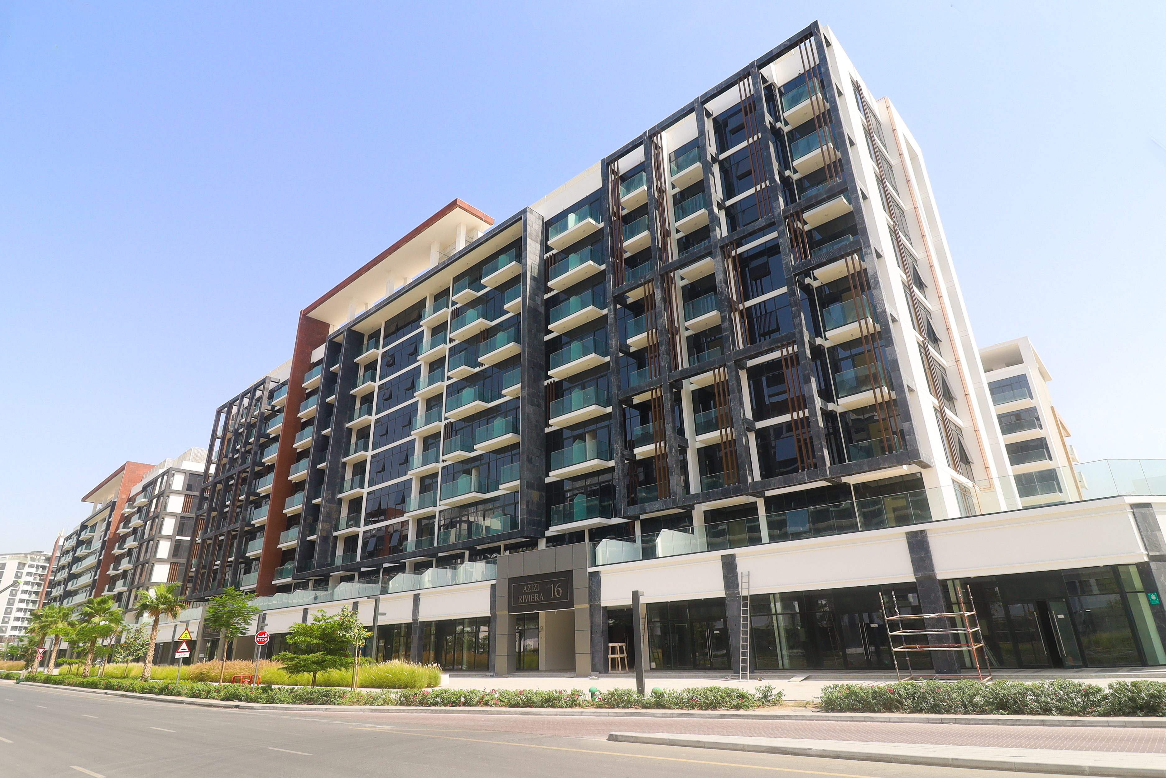 Azizi Riviera 16