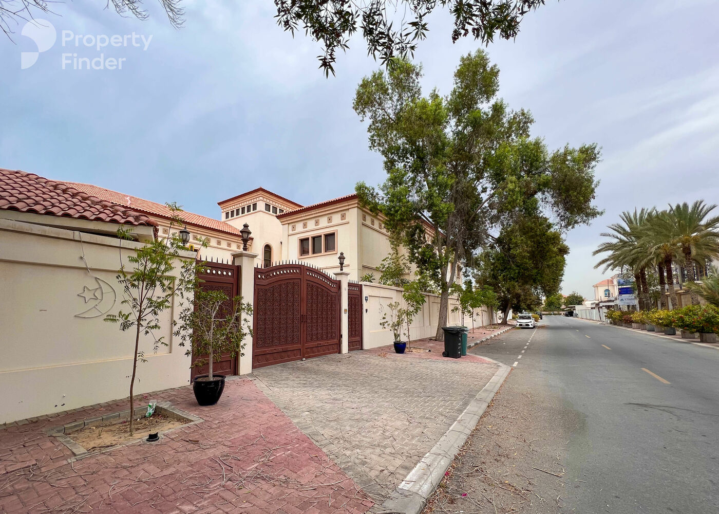 Gallery mosaic item small first