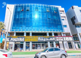 صورة لـ أخرى في النيادات